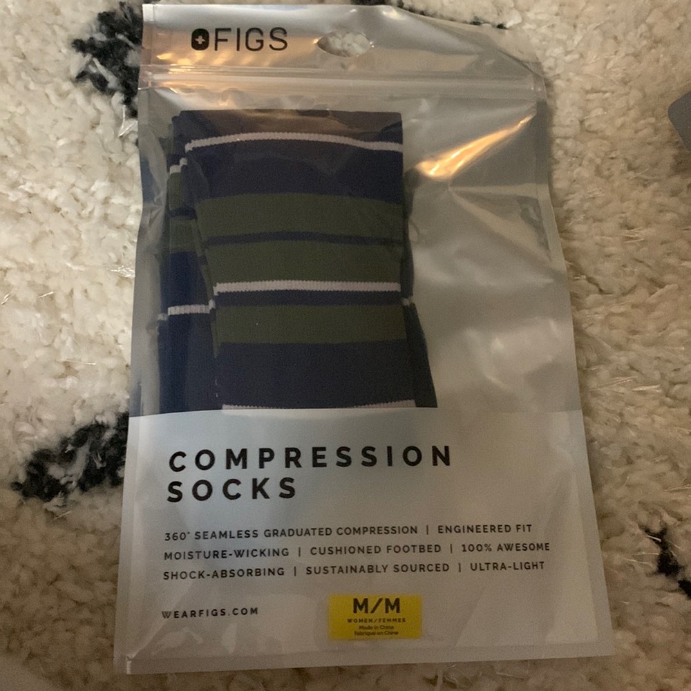 NWT WOMENS FIGS COMPRESSION SOCKS